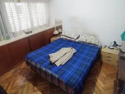Piso 3 amb con baulera  a 50 mtrs Av Cabildo
