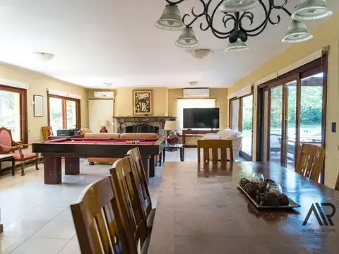Casa en Venta con 2 cocheras