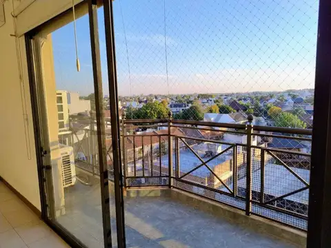 VENTA DEPARTAMENTO SEMIPISO- APTO CREDITO-  3 AMBIENTES RAMOS MEJIA con COCHERA CUBIERTA