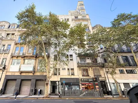 Av. de Mayo al 1135 Edificio a Reciclar