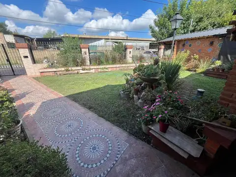 Casa en Venta con 4 cocheras