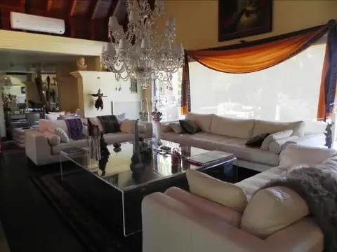VENTA Quinta |Chalet 6 ambientes | Residencia de categoría |
