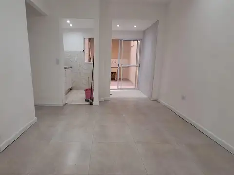 Departamento 3 AMBIENTES APTO PROFESIONAL reciclado a nuevo en San Cristobal
