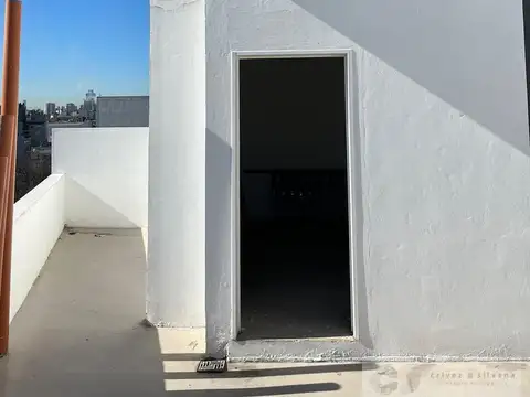 Venta Departamento - Monoambiente divisible - Balcon y patio - Kamado - Energia Solar