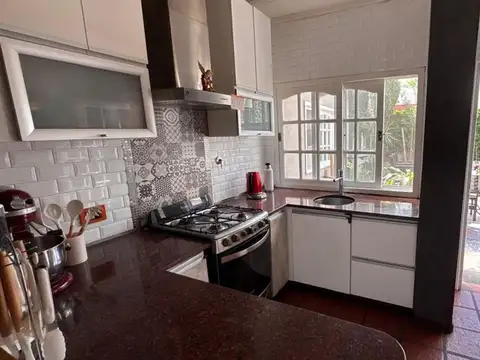 VENTA PH 5 AMBIENTES BARRIO NAÓN SIN EXPENSAS PB