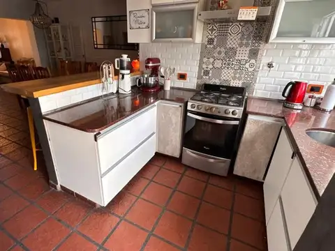 Depto Tipo Casa 5 ambientes con 2 baños