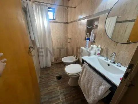 Casa 5 ambientes con 1 baño