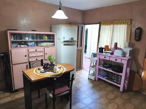 DEPARTAMENTO 4 AMBIENTES TIPO CASA – SIN EXPENSAS – CON PATIO Y TERRAZA CON PARRILLA.