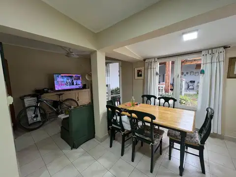 Casa 4 ambientes con 2 baños