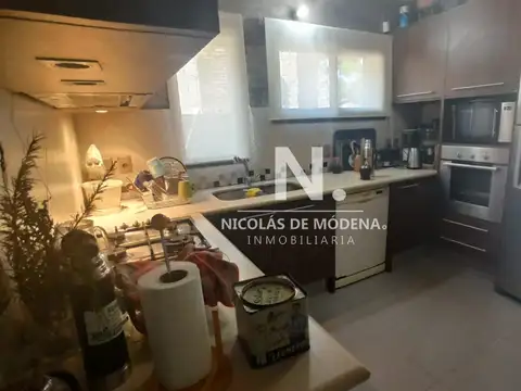 Casa ubicada a pasos de Avenida Córdoba en barrio Cantegril - Punta del Este.