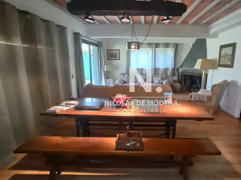 Casa 5 ambientes con 4 baños