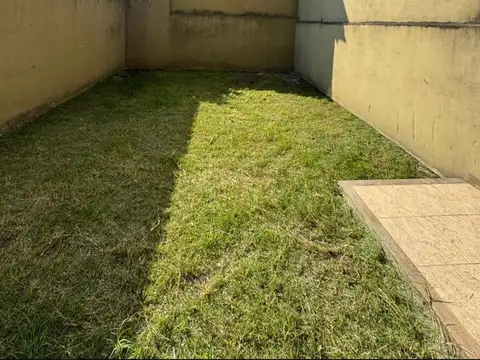 Depto Tipo Casa en Venta en Munro-Este, USD 56.000