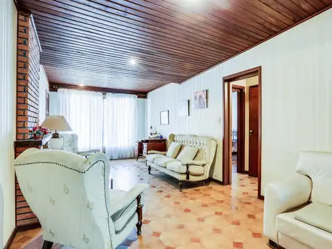 Propiedad en venta sobre calle Remedios de Escalada al 1100