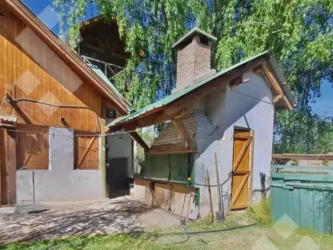 Casa 10 ambientes con 2 baños