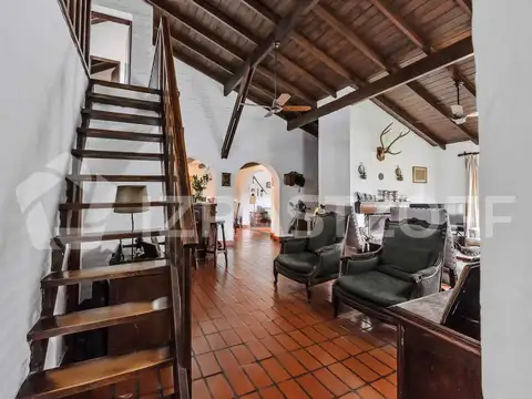 Casa 7 ambientes con 2 baños