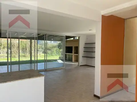 Casa en Alquiler en Santa María de los Olivos, USD 1.900