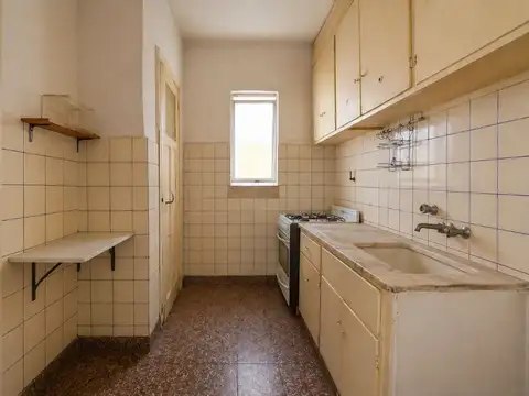VENTA CON RENTA EN ONCE | 2 amb con gran potencial