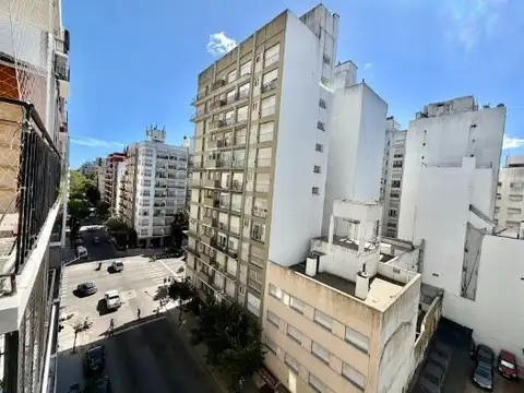 Corrientes 2100, Piso 7