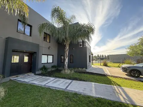 Casa estilo Isleño - El Cazal - Escobar - Se toman prop. ó vehículos