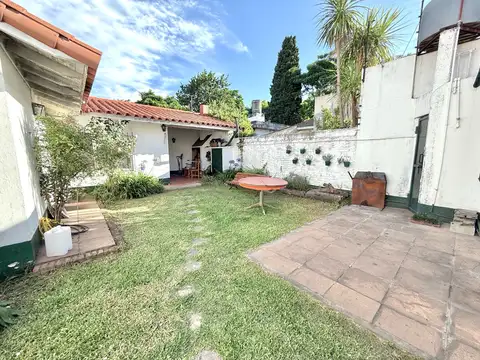 Casa en Venta de 3 Ambientes más Departamento con Parque en Quilmes Centro