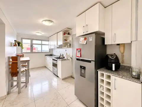 DEPARTAMENTO 4 AMBIENTES MÁS DEPENDENCIA EN VENTA - PUNTA IGLESIA