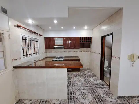 Casa 3 ambientes con 2 baños