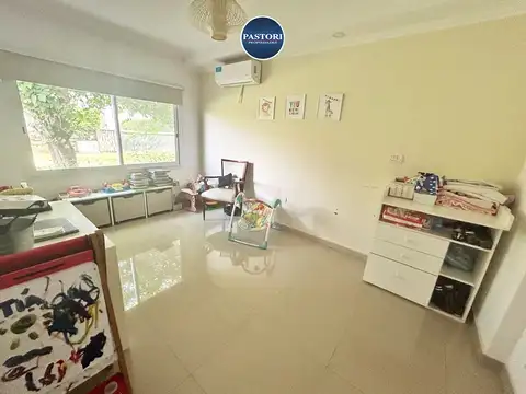 VENTA DE CASA DE 5 AMB BARRIO LA ANGELICA