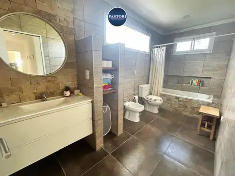 VENTA DE CASA DE 5 AMB BARRIO LA ANGELICA