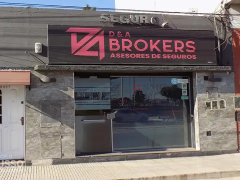 EXCELENTE LOCAL COMERCIAL s/ Av. VERGARA