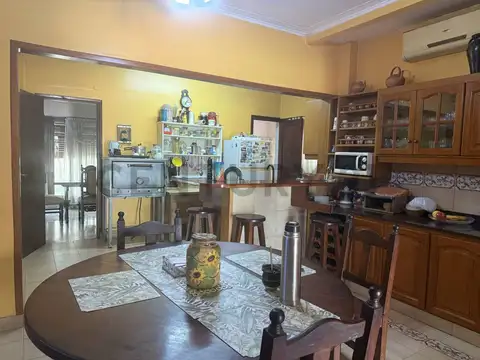 Casa en Venta con 3 cocheras