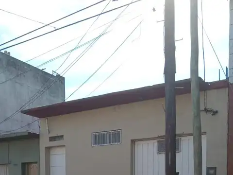 Galpón gastronomico con Camara frigorifica en Caseros!!