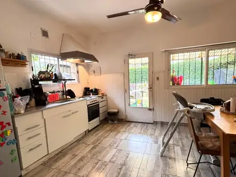Casa 4 ambientes con 2 baños
