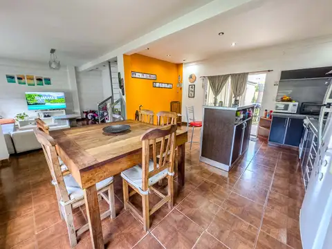 Casa 3 ambientes con 2 baños