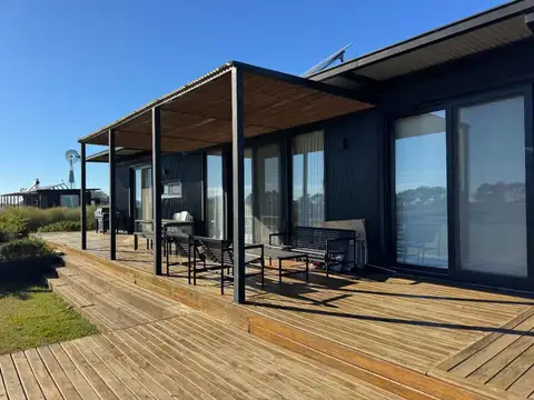 Venta Casa Sustentable Frente a la Laguna Amoblada