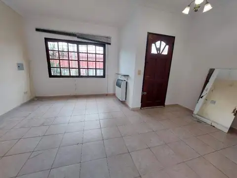 Depto Tipo Casa en Venta en Quilmes Oeste, USD 75.000