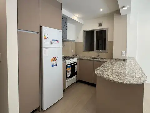 DEPARTAMENTO DE 2  AMBIENTES CON BALCÓN A LA CALLE