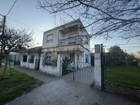 Casa en venta 4 ambientes, Francisco Cafferata 930, Burzaco.