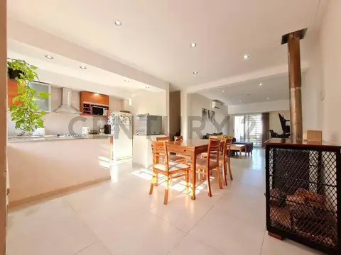 CASA EN VENTA 2 DORMITORIOS EN SICARDI