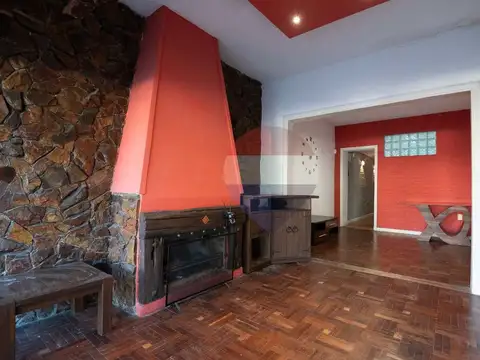 Casa en Venta con 3 cocheras