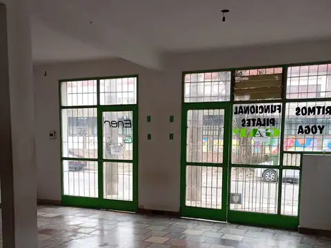 - LOCAL COMERCIAL AL FRENTE EN ALQUILER - MORON SUR