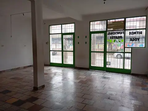 - LOCAL COMERCIAL AL FRENTE EN ALQUILER - MORON SUR