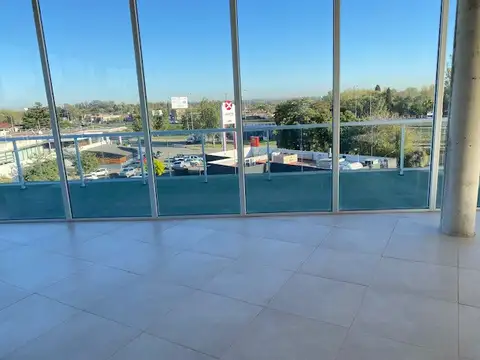 OFICINA CON COCHERA  VISTA A PANAMERICANA