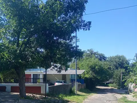 Casa en Venta con 3 cocheras