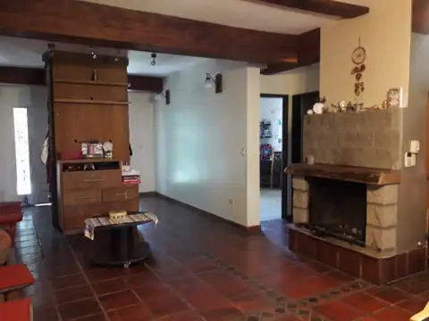 Casa 5 ambientes con 4 baños