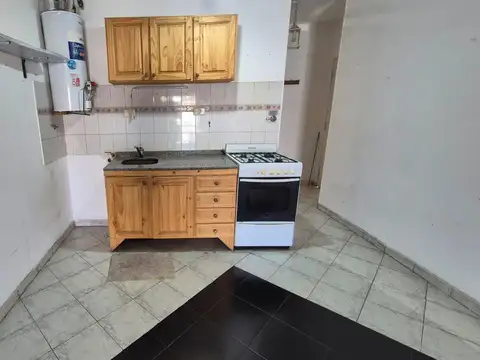 Depto Tipo Casa en Alquiler en Versalles, $ 700.000