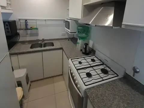 Departamento de 2 dormitorios y escritorio en alquiler en La Plata