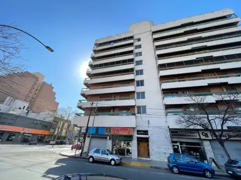 Felix Frias 100, Piso 7