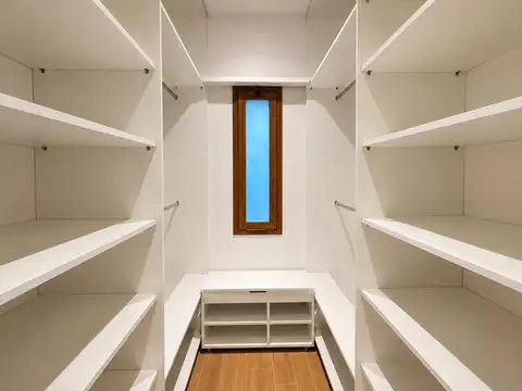 Casa en Venta con 6 cocheras
