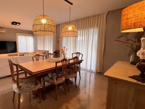 VENTA DE CASA DE 4 DORMITORIOS - ALTO VERDE 3