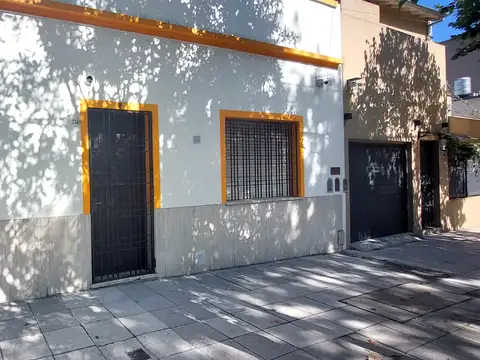 AMPLIO DEPARTAMENTO ANTIGUO EN EXCELENTE UBICACION